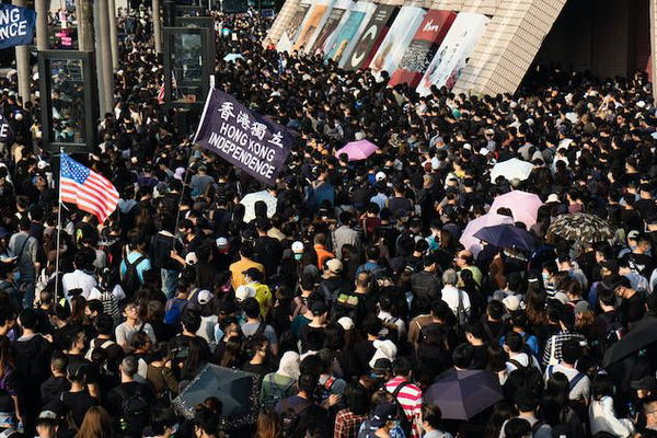 La Cina ha sospeso il permesso alle navi da guerra Usa di sostare a Hong Kong