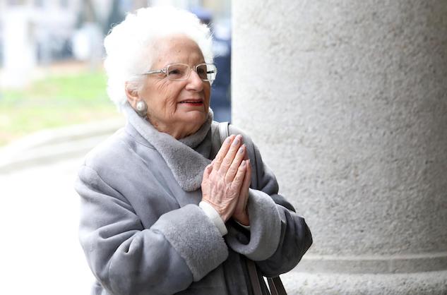 La marcia dei sindaci a Milano per sostenere Liliana Segre