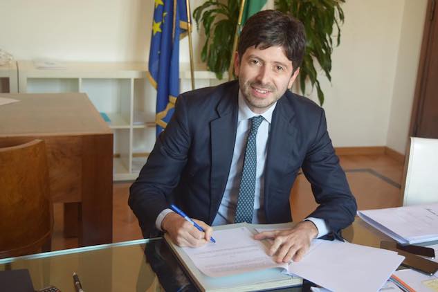Un solo tampone per essere negativi, la quarantena ridotta a 10 giorni