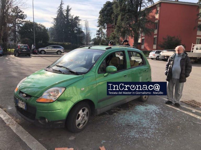 Salvini citofona al Pilastro, vandalizzata l’auto della donna che lo ha accompagnato