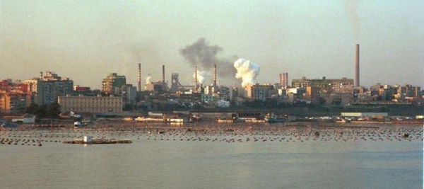 Tre esplosioni nella notte all’interno dell’acciaieria 2 dell’ex-Ilva di Taranto