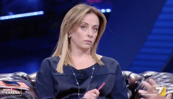 Giorgia Meloni scrive a Giuseppe Conte: «Accrediti immediatamente sul conto corrente degli italiani 1000 euro»