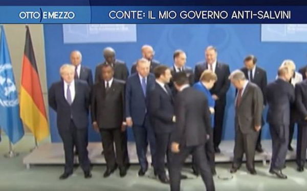 Il protocollo italiano ha mandato una nota di protesta al governo tedesco per la foto in seconda fila di Conte
