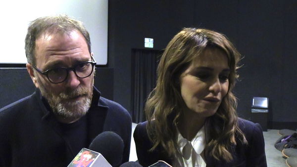 Figli, Valerio Mastandrea e Paola Cortellesi «Pochi perché non c’è lavoro, anche la classe dirigente è vecchia» | Video