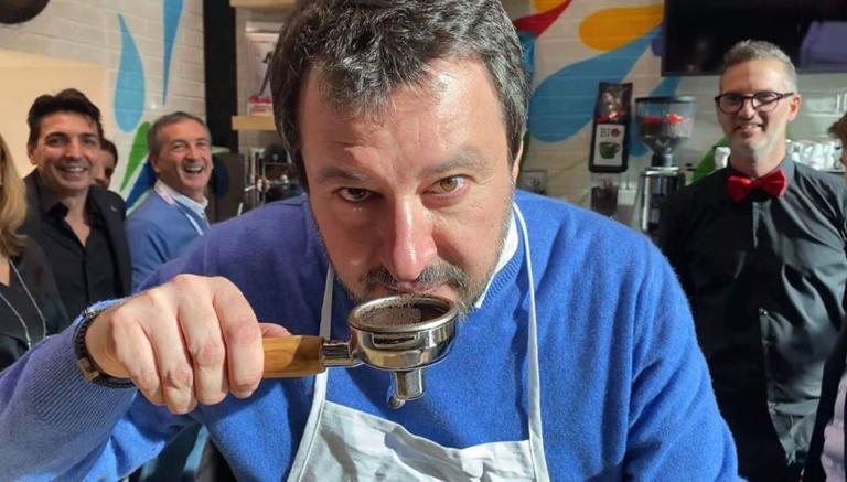 Salvini si dice pronto ad andare in galera: «A testa alta»