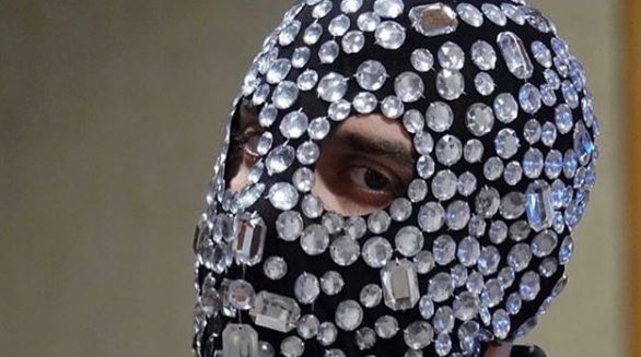 Junior Cally, il rapper in gara a Sanremo con un brano contro Salvini e Renzi