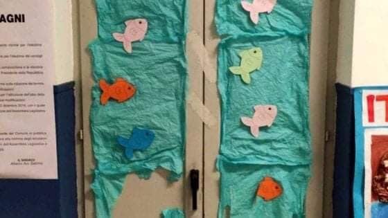 Lega e Fratelli d’Italia hanno chiesto la rimozione dei disegni dei bambini simili alle sardine