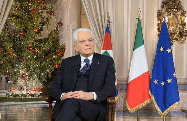 Mattarella contro la superficialità sui social: «Si prende posizione ancor prima di informarsi»
