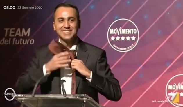 Il Movimento 5 Stelle si è sciolto come il nodo della cravatta di Di Maio article-post