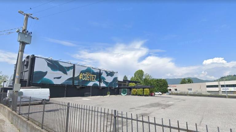 «Qui i neg*i non li facciamo entrare»: licenziato buttafuori di una discoteca del Bergamasco