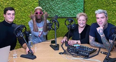 La nonna di Fedez dice che «oggi qua ci vorrebbe Mussolini e la marcia su Roma» | VIDEO