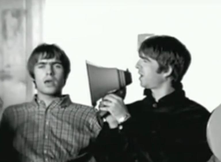 Liam Gallagher spiazza tutti e annuncia il ritorno degli Oasis nel 2022