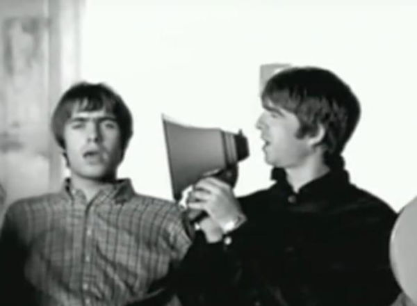 Liam Gallagher spiazza tutti e annuncia il ritorno degli Oasis nel 2022