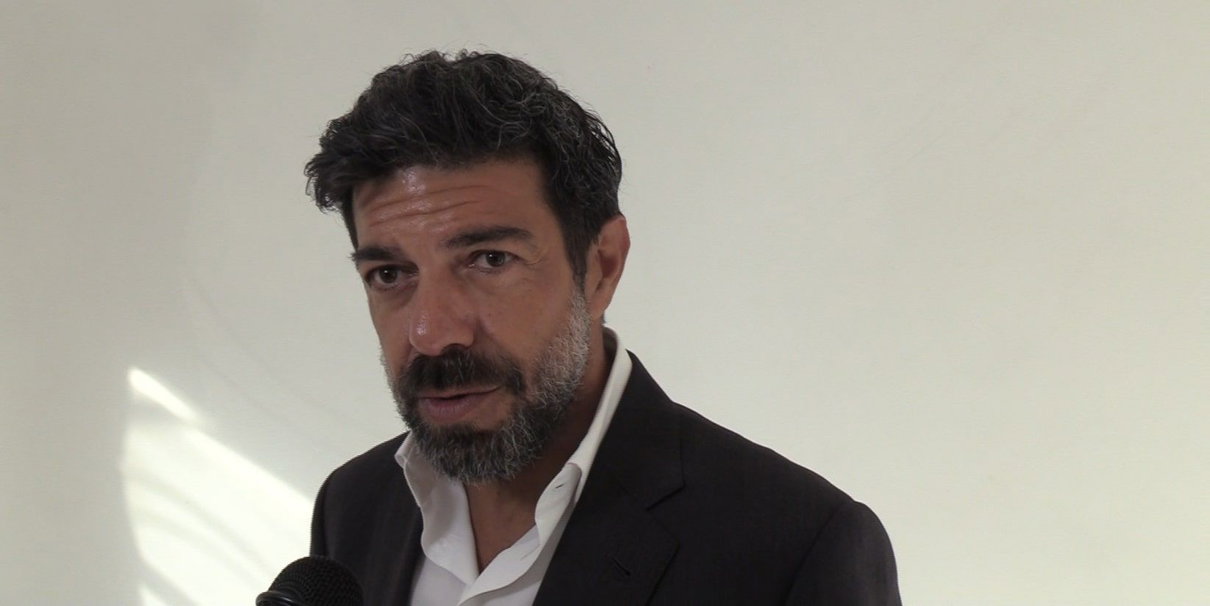 Hammamet, Favino: «L’attore non parla di politica, ma classe di Craxi aveva dedizione» | Video article-post