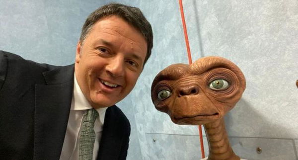 Renzi dà consigli a Di Maio su come muoversi alla Farnesina: «Si faccia aiutare dai professionisti»