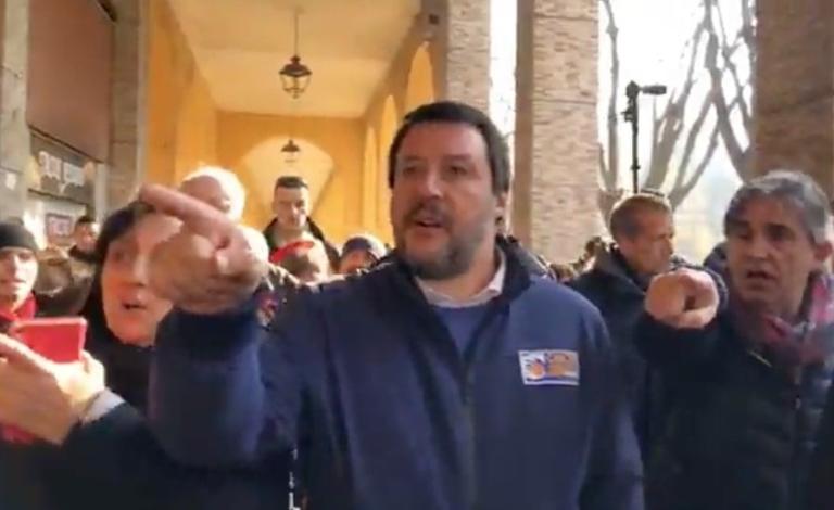 Modena, i proprietari del negozio in cui secondo Salvini «ci sono i nigeriani che spacciano» si rivolgono a un legale