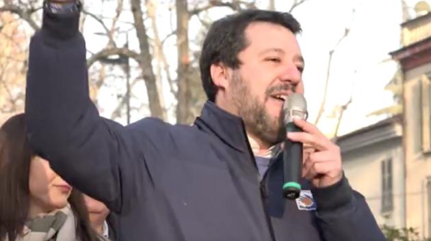 Salvini chiede l’applauso per lo studente orgoglioso «di bigiare e prendere 3 dalla prof comunista» article-post
