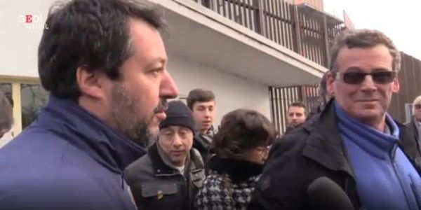 Salvini discute con il giornalista di Repubblica: «Qui c’è chi difende gli spacciatori» | VIDEO
