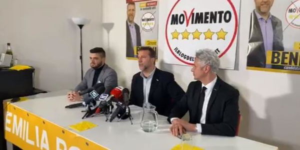 Il candidato M5S in Emilia-Romagna festeggia per la ‘scomparsa’ di Forza Italia | VIDEO
