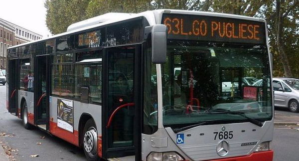 Capitale contromano: Virginia Raggi blocca le auto diesel, ma il 73% dei bus vanno a gasolio