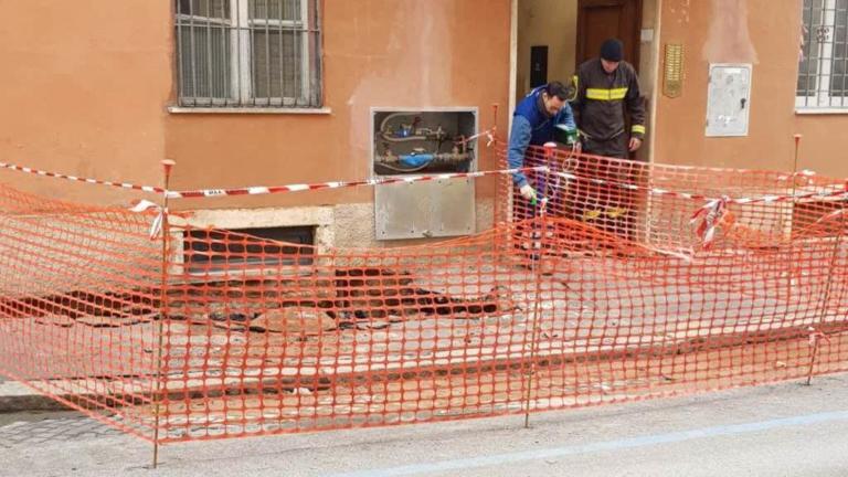Voragine vicino al Colosseo, evacuato un palazzo