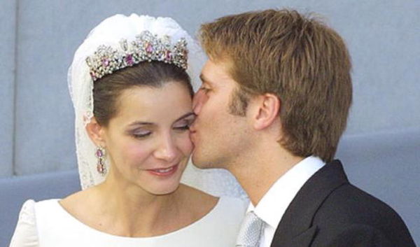 La novità della successione femminile dei Savoia per un trono che non esiste