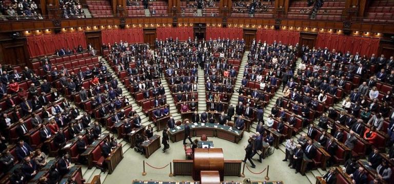 Il Partito Radicale deposita le 669 firme raccolte per il referendum sul taglio dei parlamentari. Ma ne servivano 500mila