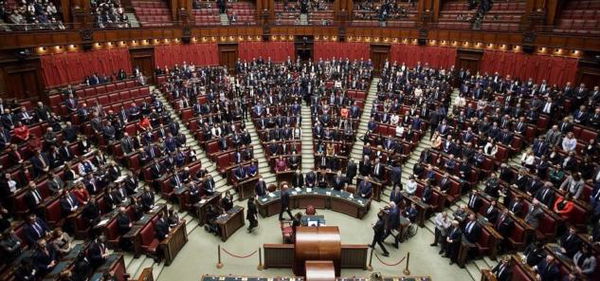 Il Partito Radicale deposita le 669 firme raccolte per il referendum sul taglio dei parlamentari. Ma ne servivano 500mila