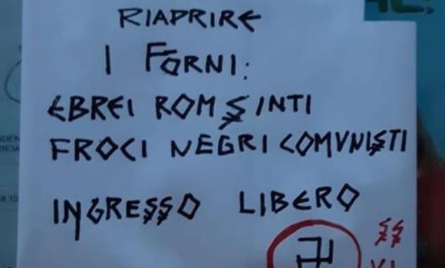 «27 gennaio, riaprite i forni»: il cartello, con svastica, affisso fuori dalla sede del Pd article-post
