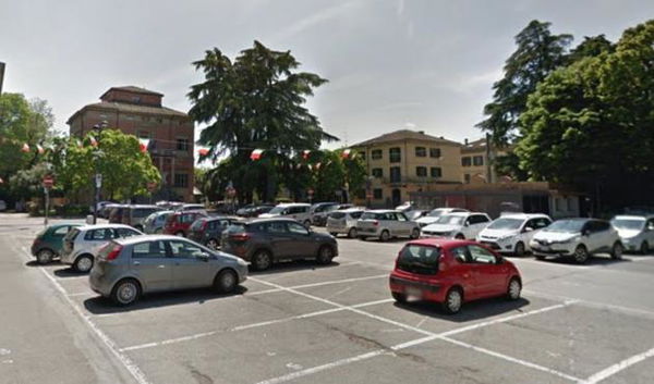 Allarme bomba al comune di Bibbiano, le autorità a Lega e sardine: «Non venite a fare comizi qui»