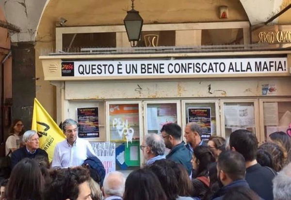 La giunta leghista di Pisa rimuove dal centro storico un’edicola simbolo della lotta alla mafia