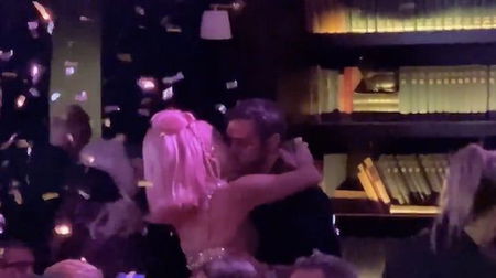 Lady Gaga e il misterioso bacio di Capodanno a New York article-post