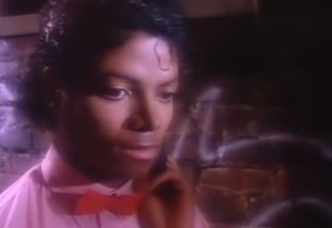 Le vittime dei presunti abusi di Michael Jackson potranno fare causa alle sue compagnie