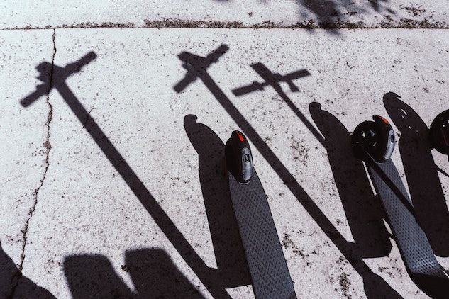 Il Codacons contro i monopattini: «Norme impossibili da far rispettare» article-post