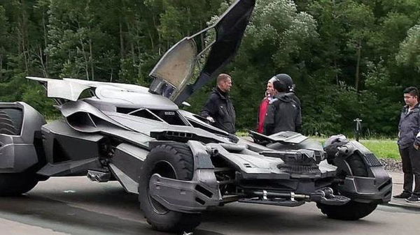 Batmobile sequestrata dalla polizia a Mosca | Video