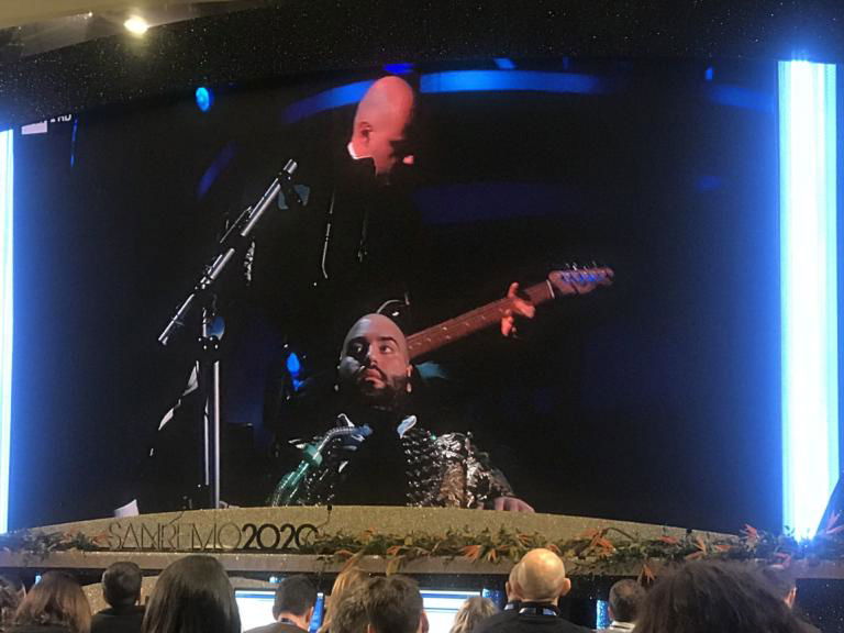 Sanremo 2020 diretta, dopo 40 anni tornano insieme I Ricchi e Poveri scatenando l’Ariston