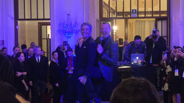 Il balletto di Amadeus e Fiorello è già la cosa più virale della vigilia di Sanremo 2020 | Video