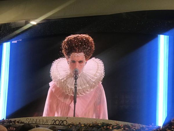 Achille Lauro annuncia un nuovo contratto discografico, ma la Sony lo smentisce