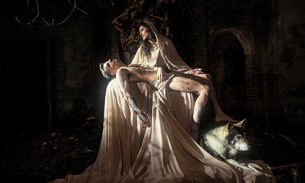 Achille Lauro è Gesù nella Pietà di Michelangelo | Video