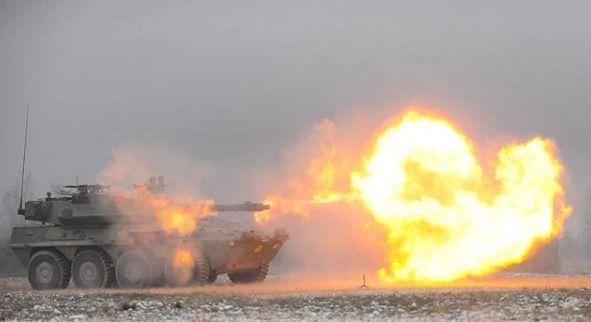 L’Esercito usa un colpo di cannone per fare gli auguri di San Valentino