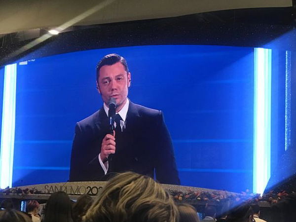 Il meraviglioso monologo di Tiziano Ferro sui 40 anni: «Sono estremista, sempre dalla parte dei deboli»