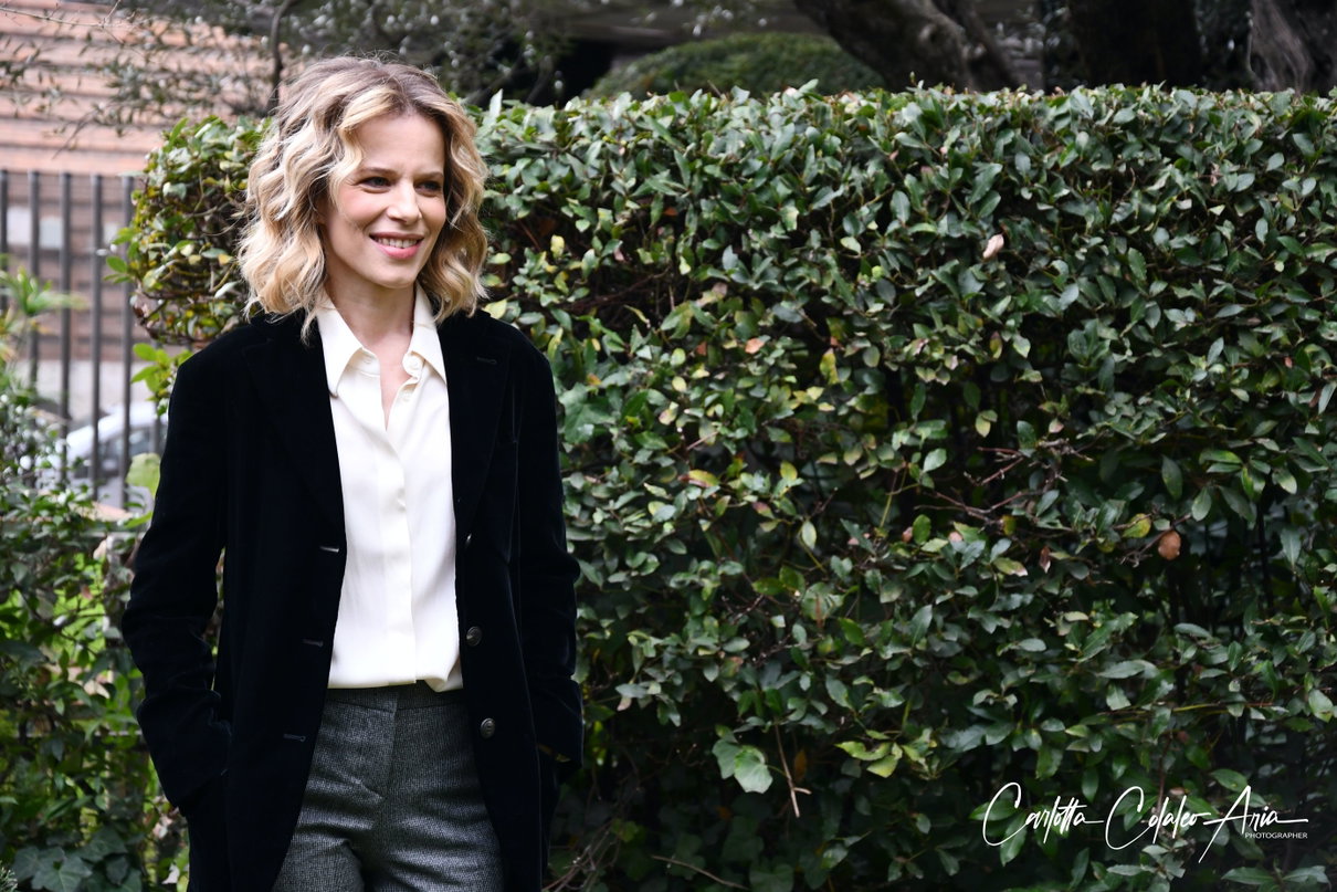 Il Commissario Montalbano, Sonia Bergamasco: “Episodio molto emotivo, Sironi fondamentale per il successo” | Video article-post