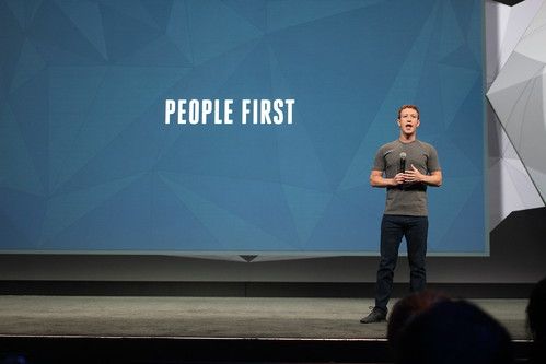 Zuckerberg ha ammesso che Facebook è «per metà un giornale»