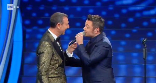 Il Festival dura troppo? Tiziano Ferro lancia l’hashtag #Fiorellostattezitto | VIDEO