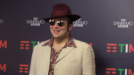 Raphael Gualazzi a Sanremo 2020: «È la 4 volta qui, mi sento come un bambino. Papà voleva il posto fisso per me» | Video article-post