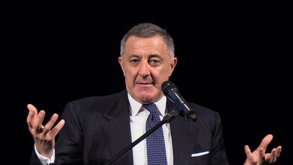 Luca Barbareschi annuncia la chiusura dell’Eliseo e attacca il governo | Video