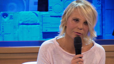 Maria De Filippi commenta il coronavirus: “Amici per ora a porte aperte, niente concerti è un danno economico” | Video article-post