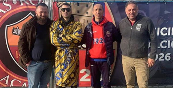 Junior Cally dice «Sì grazie» al Fiumicino e torna a essere (anche) un calciatore