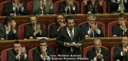 Salvini: «Non scappo io, ma scappa il governo». Ma la presenza dei ministri non era prevista article-post