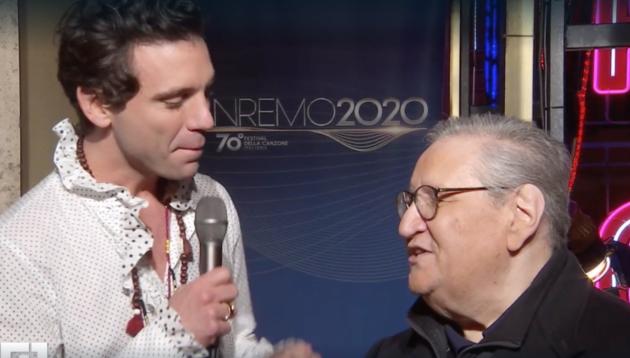 Mika fa cantare Vincenzo Mollica dal balconcino di Sanremo | VIDEO article-post